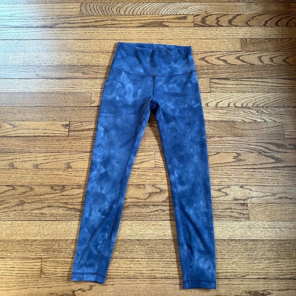 Women’s size 6 Lululemon blue diamond dye align full length leggings